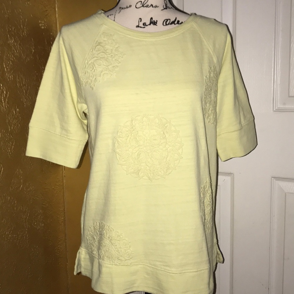 Beautiful embroidered sweatshirt T